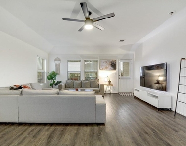 15400 Summer Ray Dr - Photo Thumbnail 11