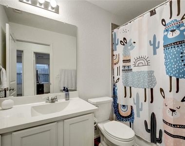 15400 Summer Ray Dr - Photo Thumbnail 20