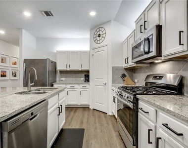 15400 Summer Ray Dr - Photo Thumbnail 7