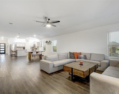 15400 Summer Ray Dr - Photo Thumbnail 5
