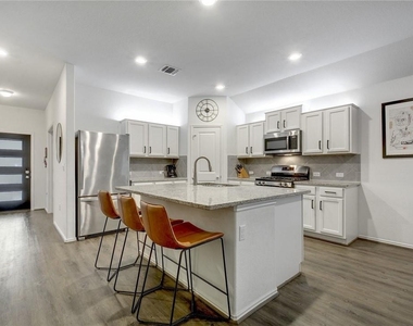 15400 Summer Ray Dr - Photo Thumbnail 2