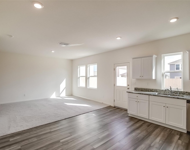 110 Blackbear Dr - Photo Thumbnail 11