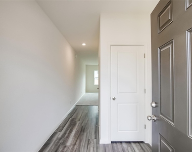 110 Blackbear Dr - Photo Thumbnail 3