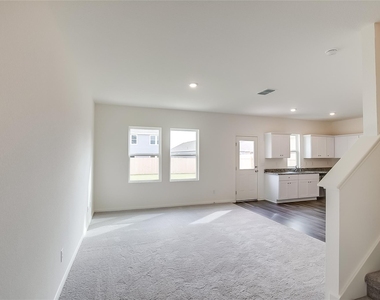 110 Blackbear Dr - Photo Thumbnail 4