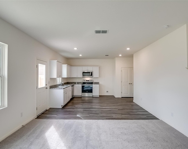 110 Blackbear Dr - Photo Thumbnail 7