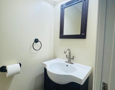 8204 Wellington Place - Photo Thumbnail 16