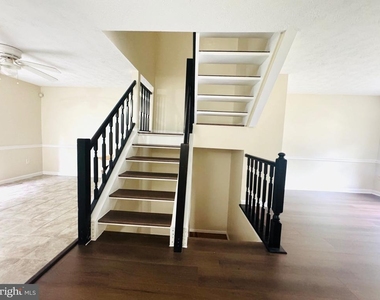 8204 Wellington Place - Photo Thumbnail 7