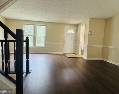 8204 Wellington Place - Photo Thumbnail 3