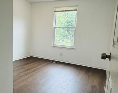 8204 Wellington Place - Photo Thumbnail 18