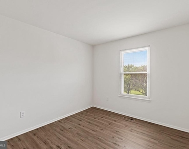 6082 Majors Lane - Photo Thumbnail 13