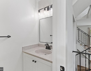 6082 Majors Lane - Photo Thumbnail 21