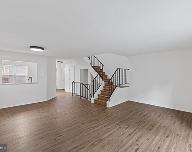 6082 Majors Lane - Photo Thumbnail 6