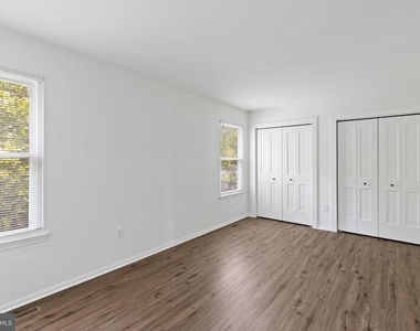 6082 Majors Lane - Photo Thumbnail 10