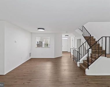 6082 Majors Lane - Photo Thumbnail 5