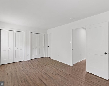 6082 Majors Lane - Photo Thumbnail 11