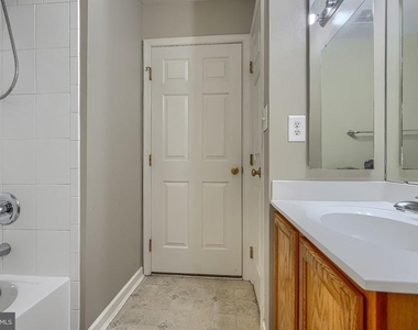 7211 Lyndsey Way - Photo Thumbnail 28