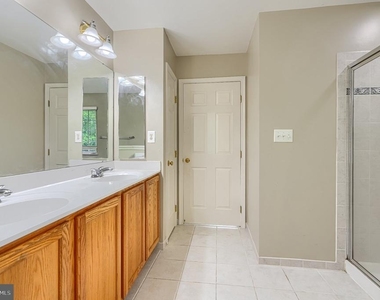 7211 Lyndsey Way - Photo Thumbnail 34