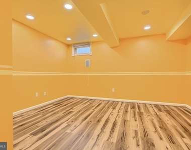 7211 Lyndsey Way - Photo Thumbnail 19