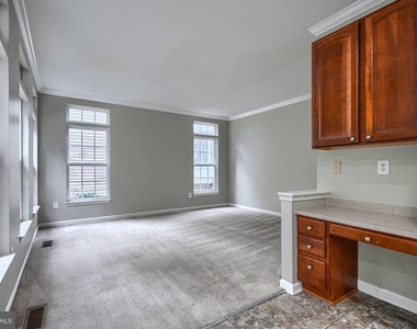7211 Lyndsey Way - Photo Thumbnail 10