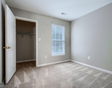 7211 Lyndsey Way - Photo Thumbnail 24