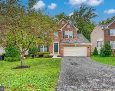 7211 Lyndsey Way - Photo Thumbnail 1