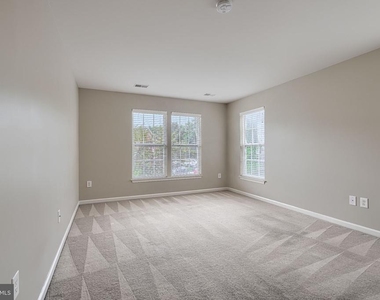 7211 Lyndsey Way - Photo Thumbnail 29
