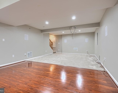 7211 Lyndsey Way - Photo Thumbnail 17