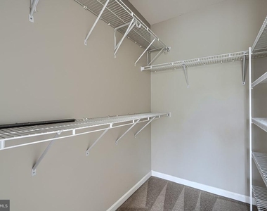 7211 Lyndsey Way - Photo Thumbnail 31