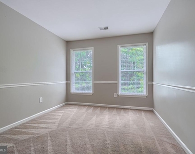 7211 Lyndsey Way - Photo Thumbnail 25
