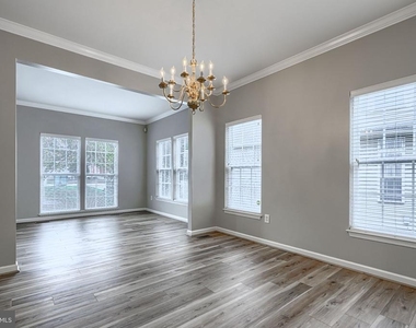 7211 Lyndsey Way - Photo Thumbnail 6