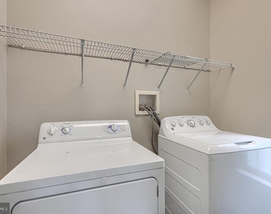 7211 Lyndsey Way - Photo Thumbnail 14