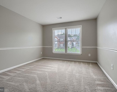 7211 Lyndsey Way - Photo Thumbnail 21