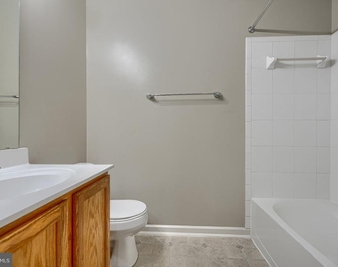 7211 Lyndsey Way - Photo Thumbnail 27