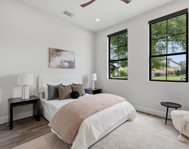 2414 Sunset Vista Cir - Photo Thumbnail 33