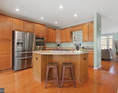 8907 Samuel Joy Way - Photo Thumbnail 3