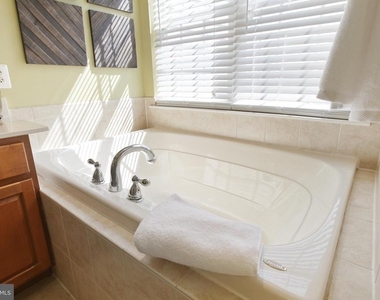 8907 Samuel Joy Way - Photo Thumbnail 22