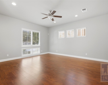 2016 Simond Ave - Photo Thumbnail 18