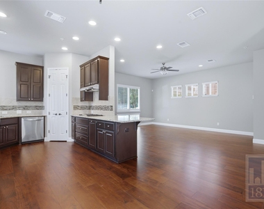 2016 Simond Ave - Photo Thumbnail 3