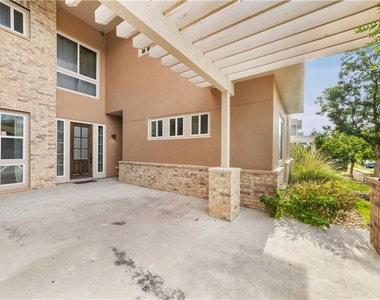 2016 Simond Ave - Photo Thumbnail 32