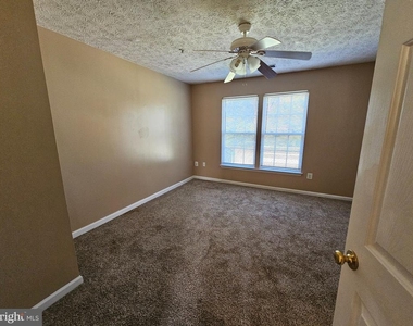 4927 Bristle Cone Circle - Photo Thumbnail 8