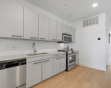 2906 S 1st St - Photo Thumbnail 9