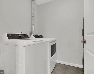 2406 Ellsworth Way - Photo Thumbnail 8