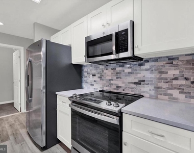 2406 Ellsworth Way - Photo Thumbnail 4