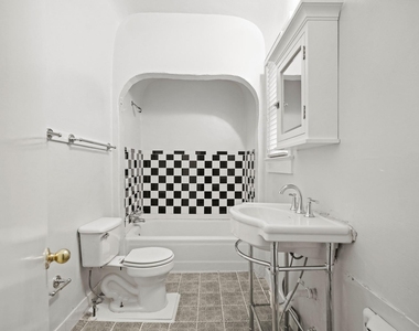 212 W 43rd St - Photo Thumbnail 5