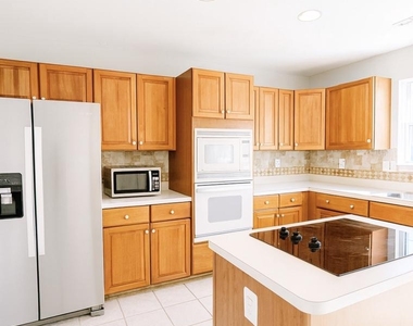 212 Cambridge Place - Photo Thumbnail 2