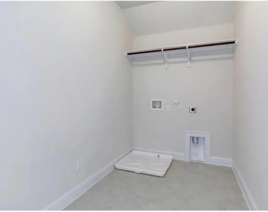 805 Vaughn St - Photo Thumbnail 16