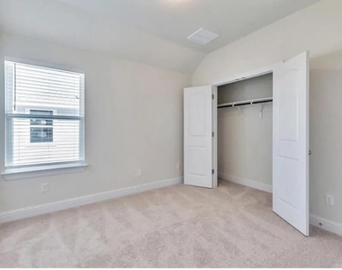 805 Vaughn St - Photo Thumbnail 9