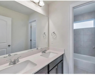 805 Vaughn St - Photo Thumbnail 18