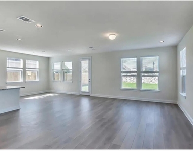 805 Vaughn St - Photo Thumbnail 7