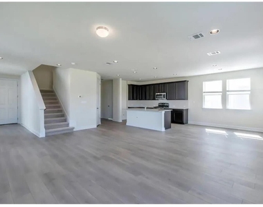 805 Vaughn St - Photo Thumbnail 1